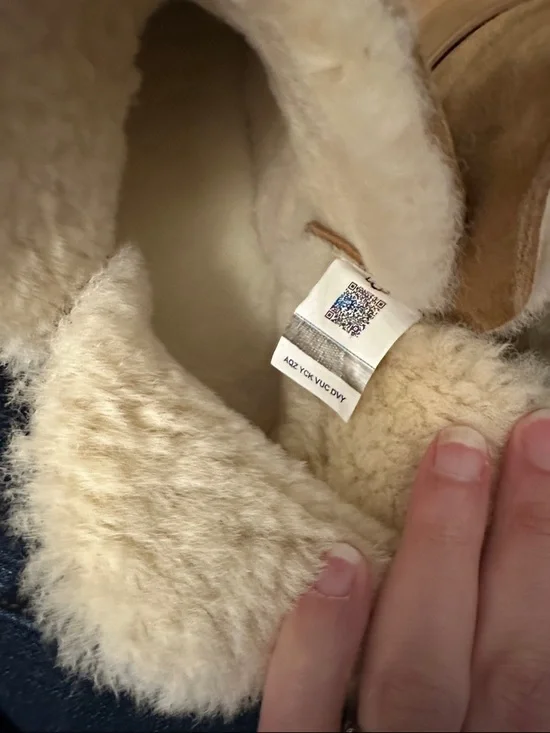 NWOT- Women's Romely Ugg - Picture 4 of 6